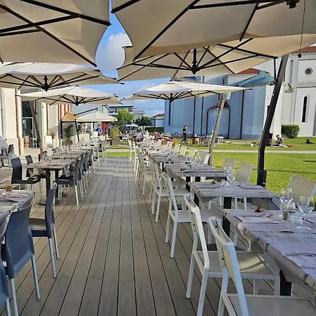 Lodge4 Seafront With Private Patio, Family Friendly, Mins From Pisa Leaning Tower Apartment Calambrone