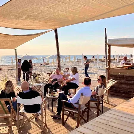 Lodge4 Seafront With Private Patio, Family Friendly, Mins From Pisa Leaning Tower Apartment Calambrone