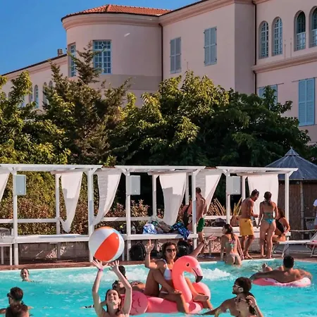 Lodge4 Seafront With Private Patio, Family Friendly, Mins From Pisa Leaning Tower Apartment