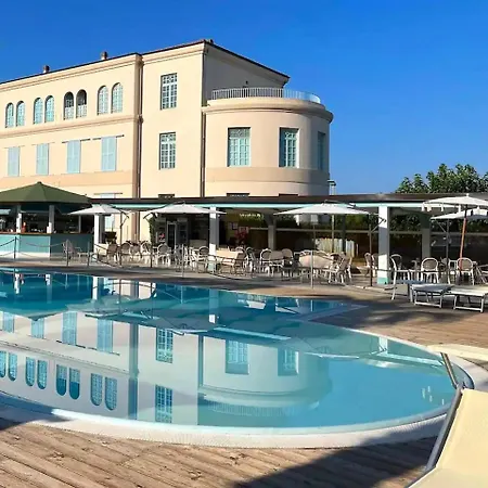 Lodge4 Seafront With Private Patio, Family Friendly, Mins From Pisa Leaning Tower * Calambrone