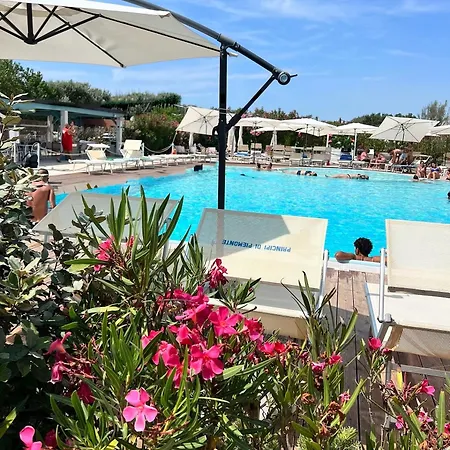 Lodge4 Seafront With Private Patio, Family Friendly, Mins From Pisa Leaning Tower Apartment Calambrone