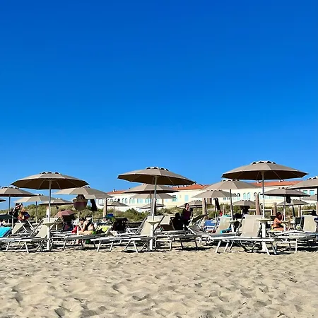 Lodge4 Seafront With Private Patio, Family Friendly, Mins From Pisa Leaning Tower * Calambrone